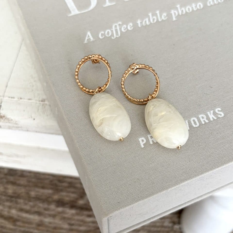 Boucles blanches pièce unique