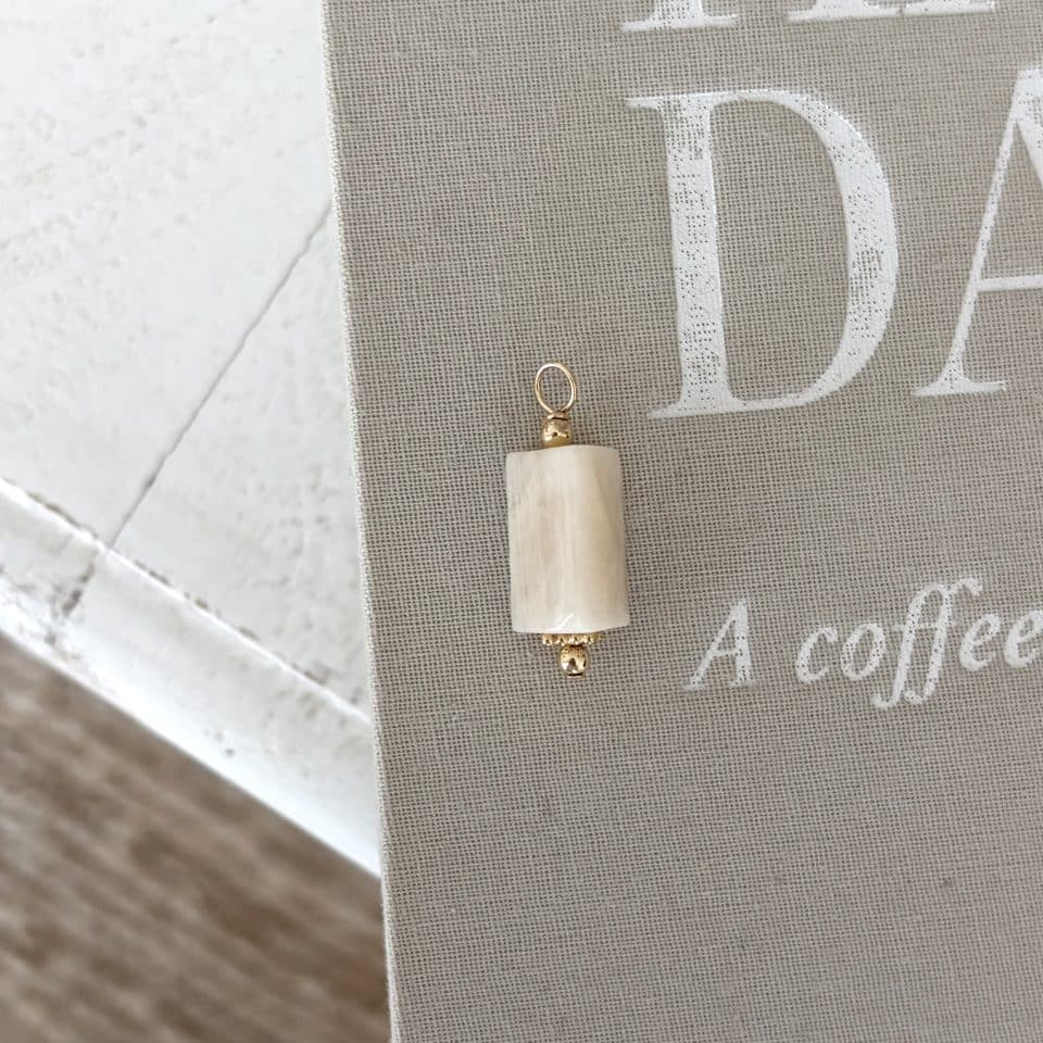 Pendentif pierre lune beige