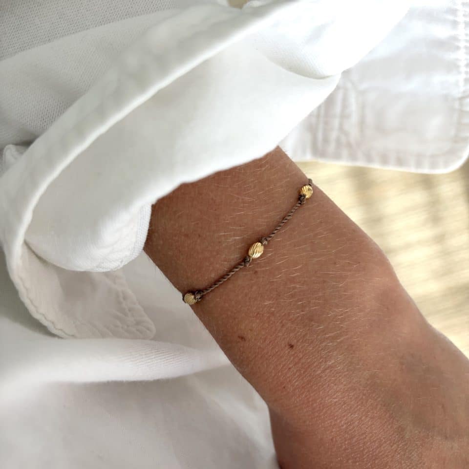 Bracelet cordon beige pièce unique