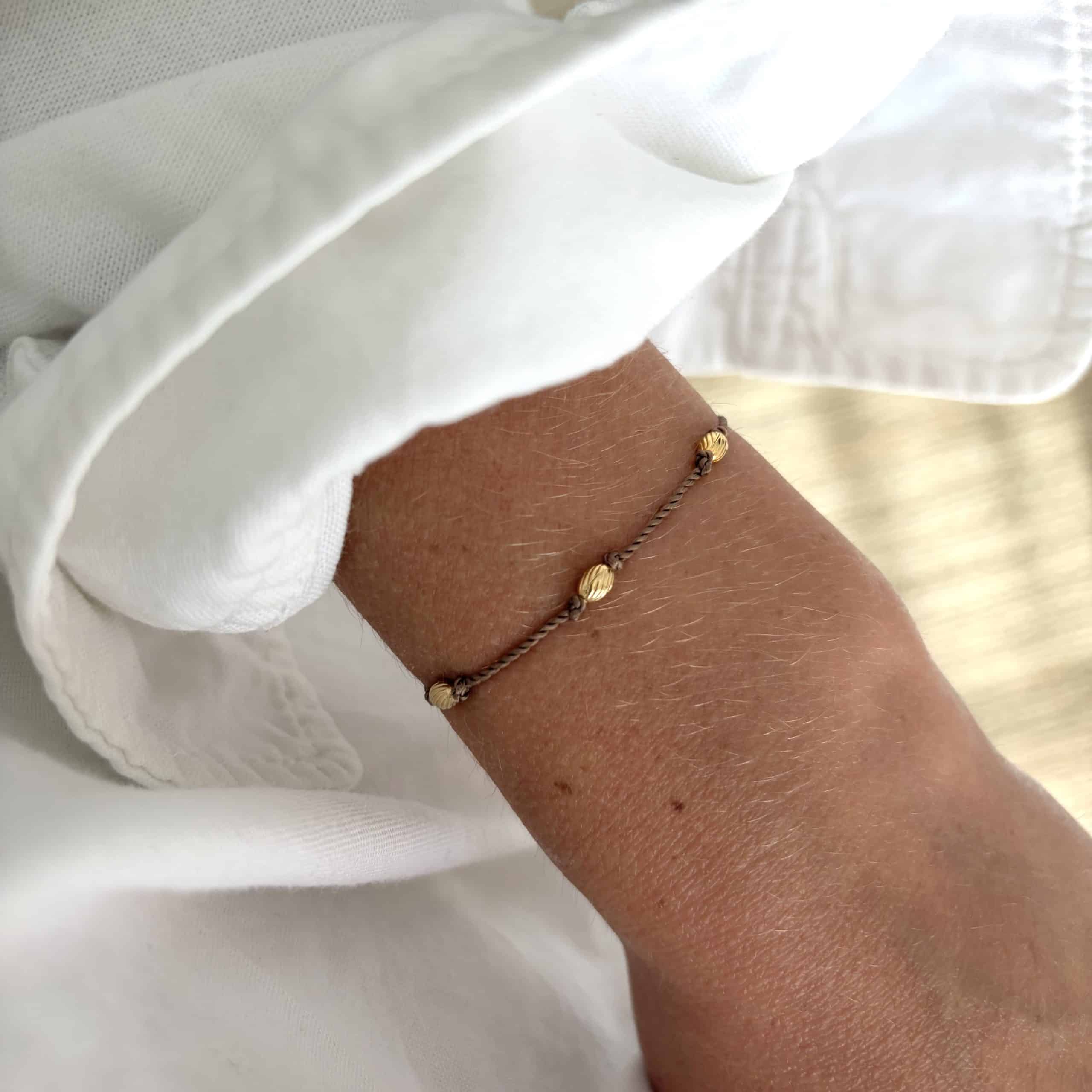 Bracelet cordon beige pièce unique